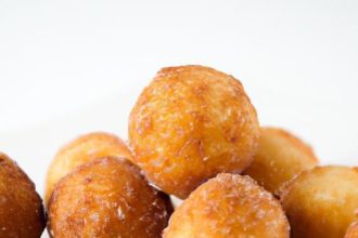 Crispy Delight: How to Make Air Fryer Donut Holes Perfectly